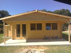 CASA MADERA MODELO ARICO 44mm. 600 X 500 + 240.  30+15m2