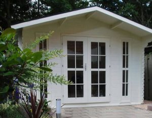 CABAÑA DE MADERA Mod. TIAS   380 X 290 Cm. 28mm. Ventanales