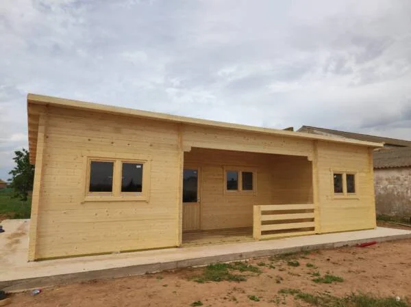 Casa de madera con dos dormitorios Holiday C 50m2 / 6 x 11 m / 70mm 